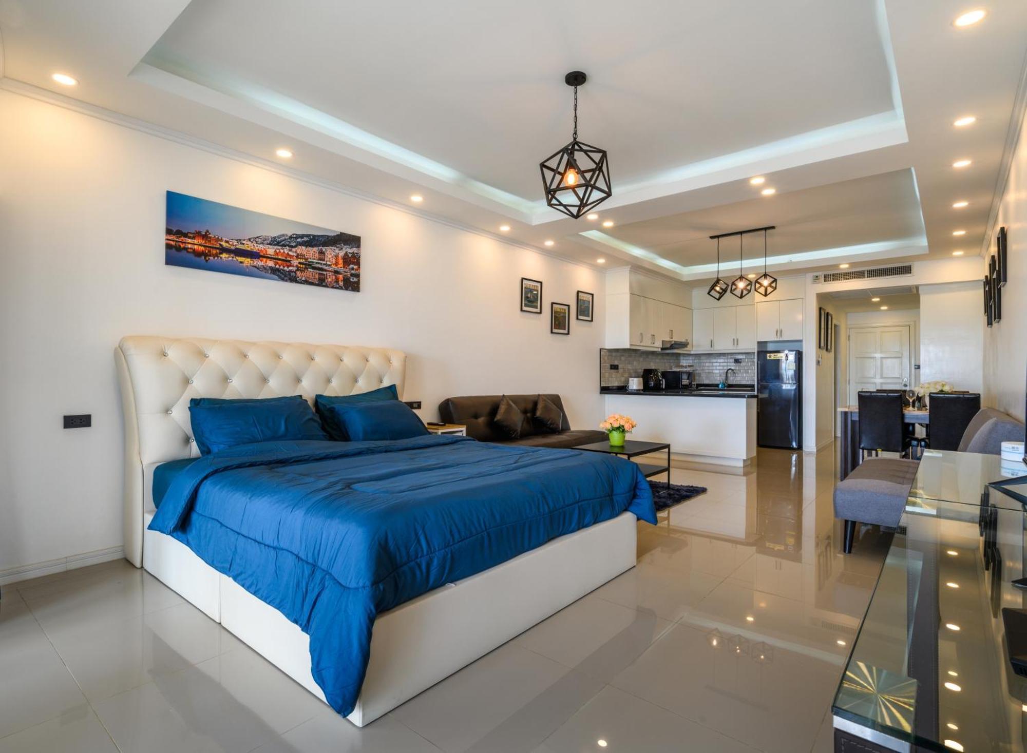Jomtien Beachfront Stylish Studio , Stunning Seaview , Big Pool Экстерьер фото