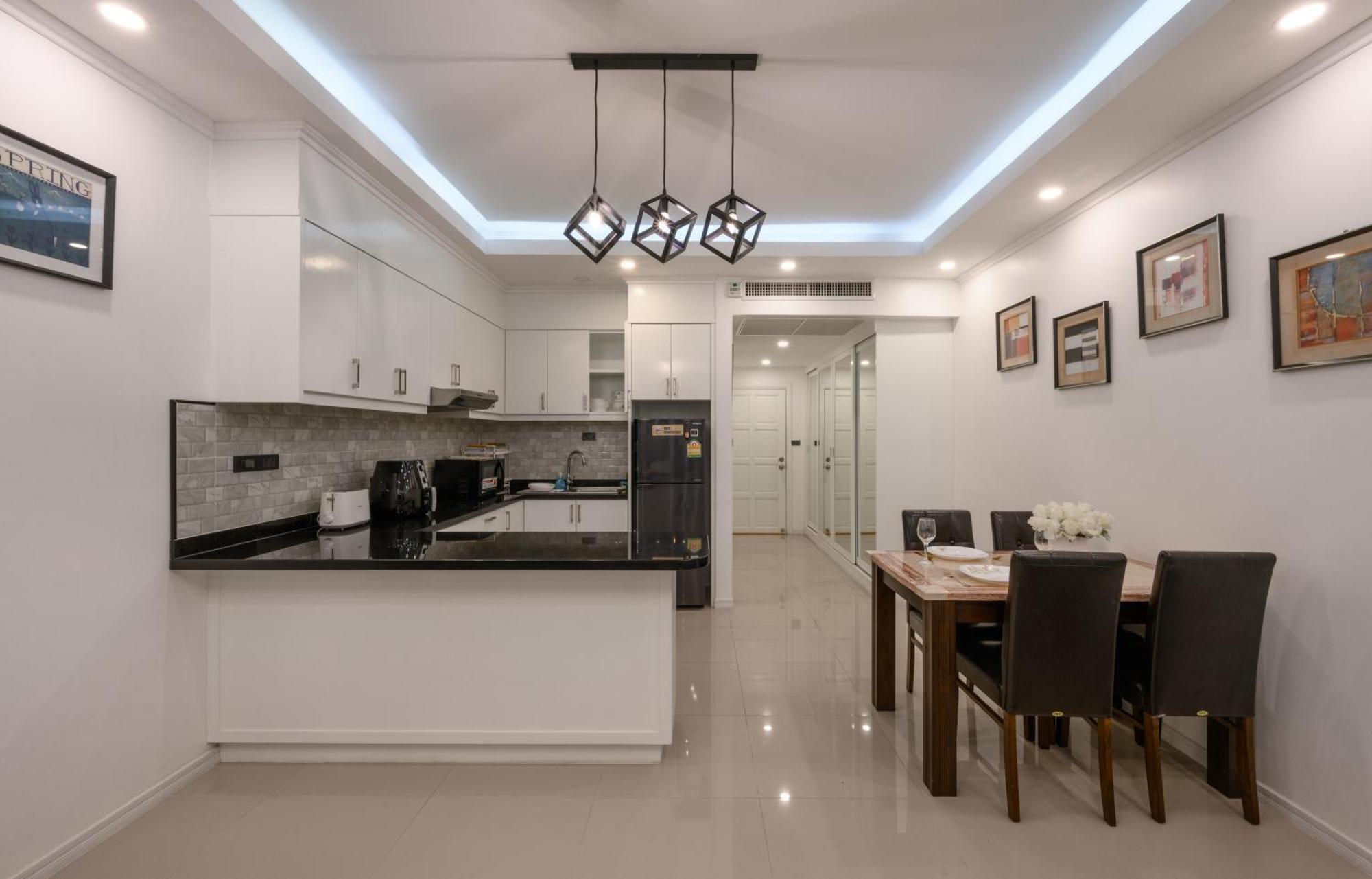 Jomtien Beachfront Stylish Studio , Stunning Seaview , Big Pool Экстерьер фото